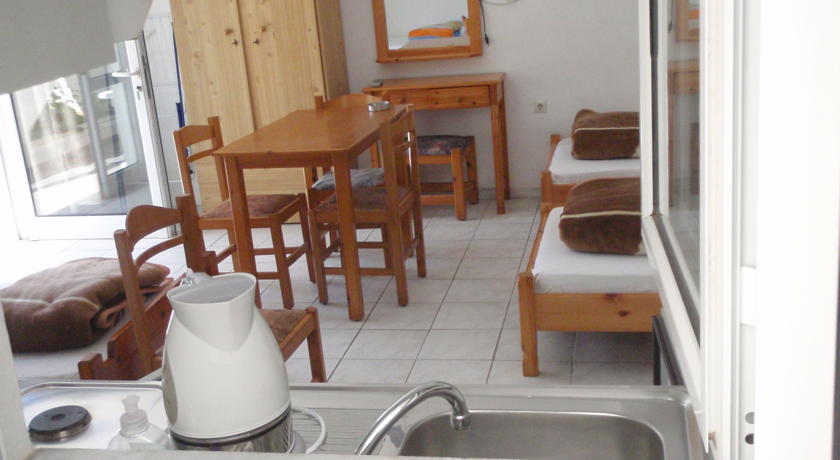 Niriis Hotel - Image 4