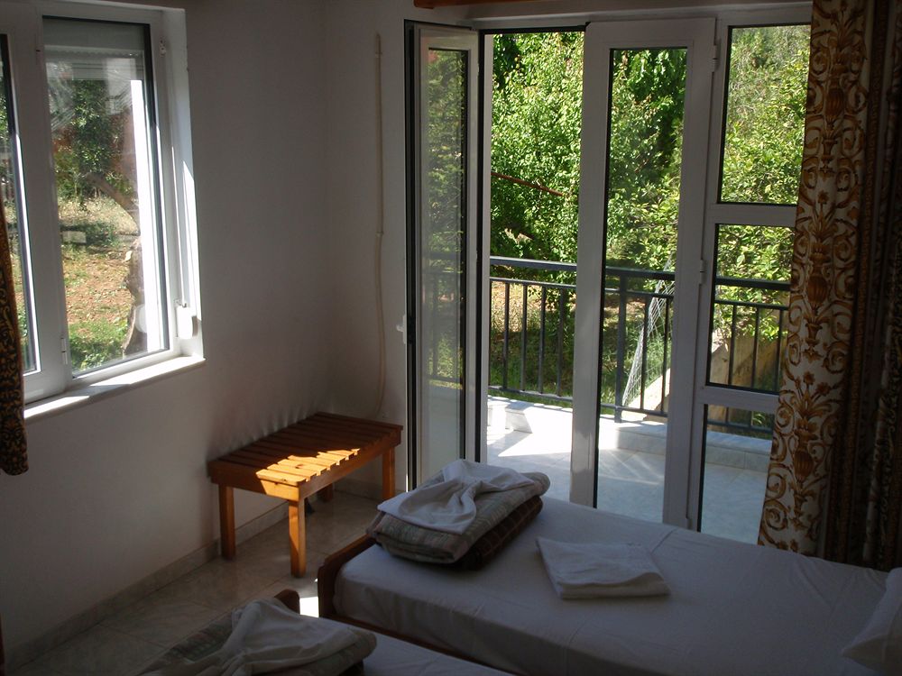 Niriis Hotel - Image 5