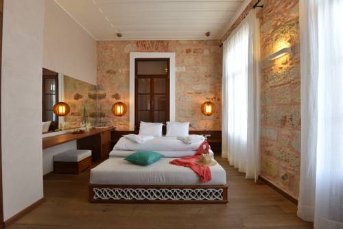 Ambassador Hotel - Image 4