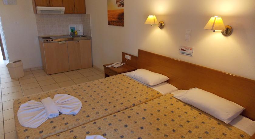Akatos Hotel & Apartments - Image 4