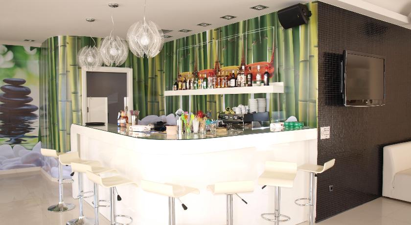Akatos Hotel & Apartments - Image 6