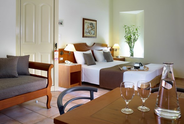 Elotis Suites - Image 4