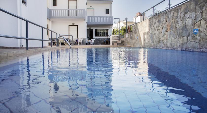 Popi Hotel & Apartments - Image 4