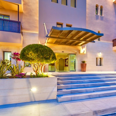 Santa Marina Beach Hotel - Image 2