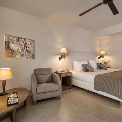 Santa Marina Beach Hotel - Image 4