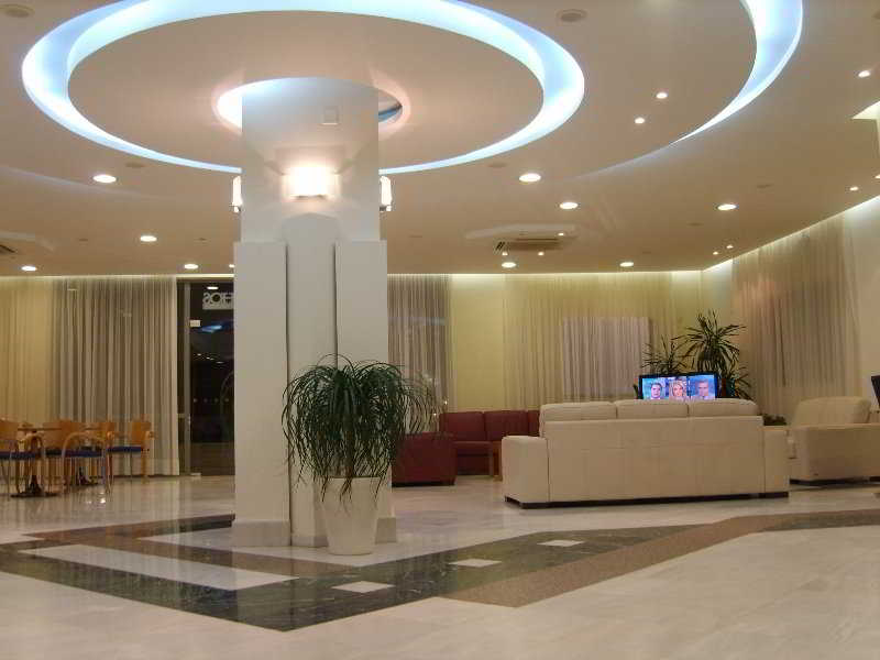 Yakinthos Hotel - Image 2