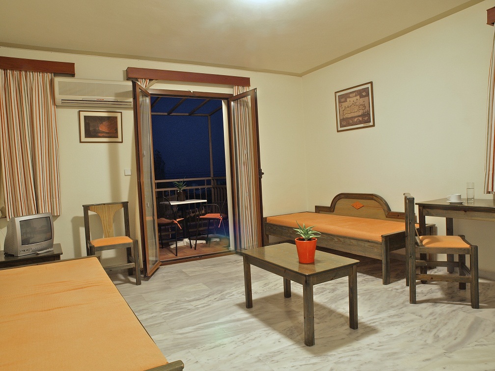 Alexandros M hotel studios and apartments - Image 2