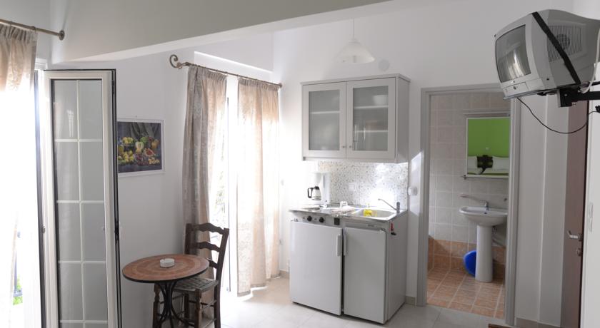 Finikas and Elizabeth rooms and apartments - Image 5